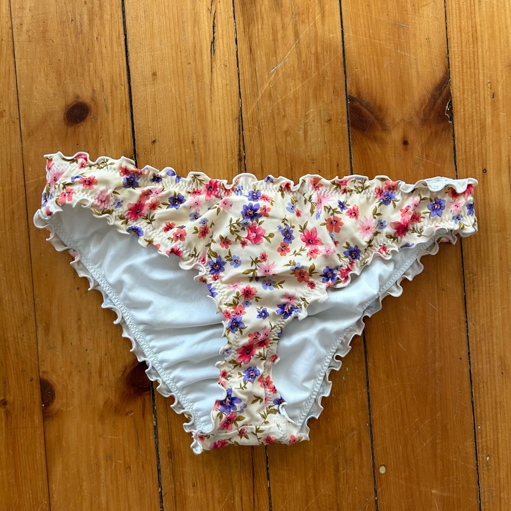 ☀️3/$25 Shade & shore Floral Ruffle Bikini Bottoms cheeky small